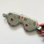 روبالشی و کلاه چشمبند کش طرح دختر - Image 2